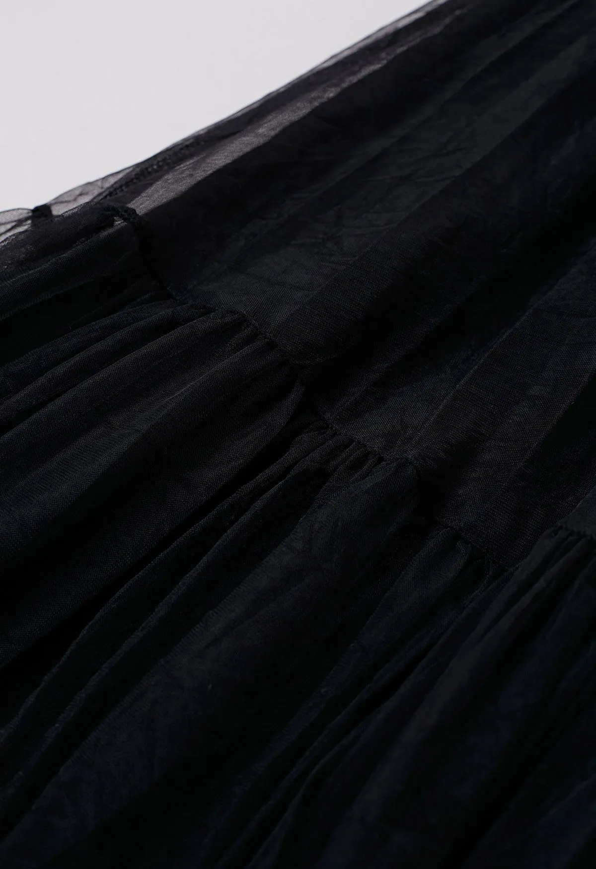 Jupe mi-longue en tulle à ourlet passepoilé en noir